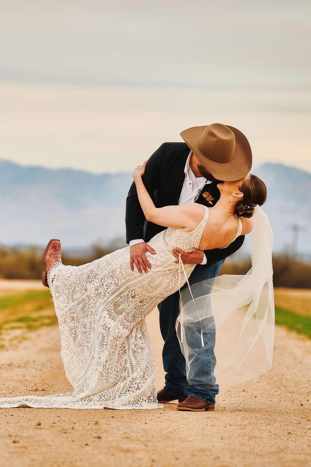 Tucson Wedding Photographers - How to Choose the Right One!